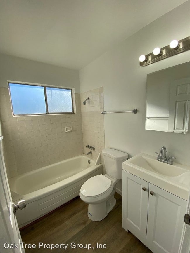 Building Photo - 3211 School St