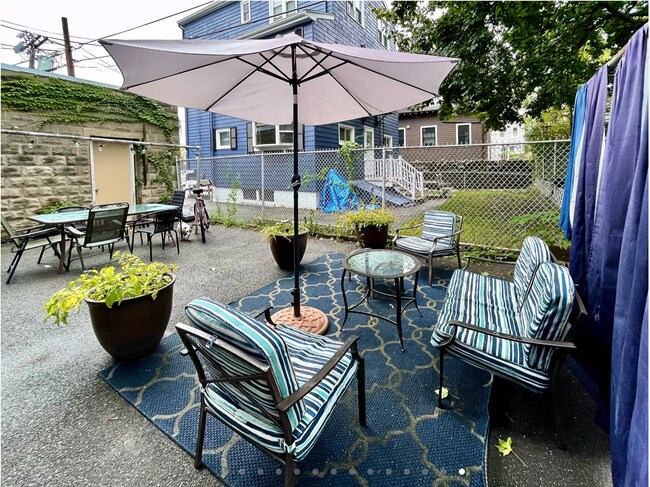 Foto del edificio - 322 Western Ave