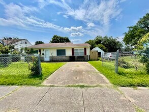 Building Photo - 733 Mayfield Ave