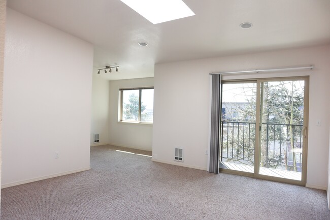 Building Photo - 4253 7th Ave NE