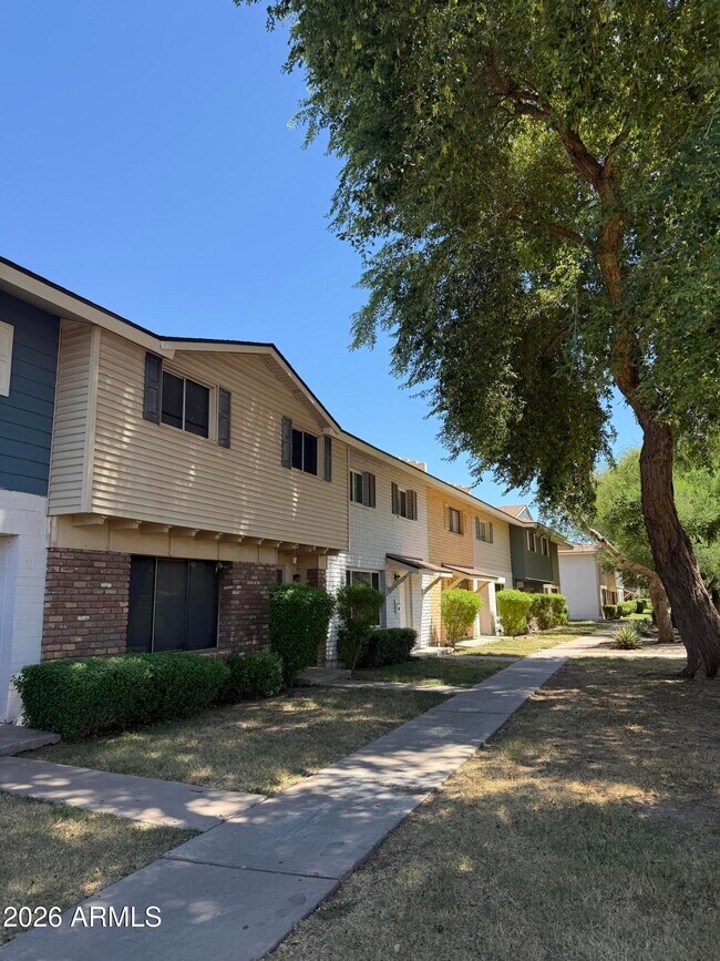 Foto del edificio - 1577 W Hazelwood St