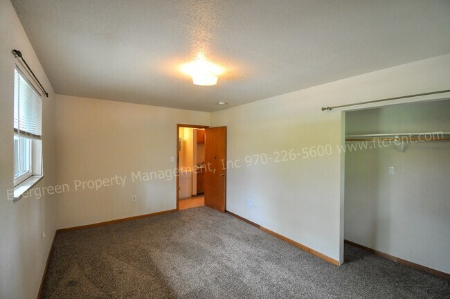 Foto del edificio - 915 James Ct