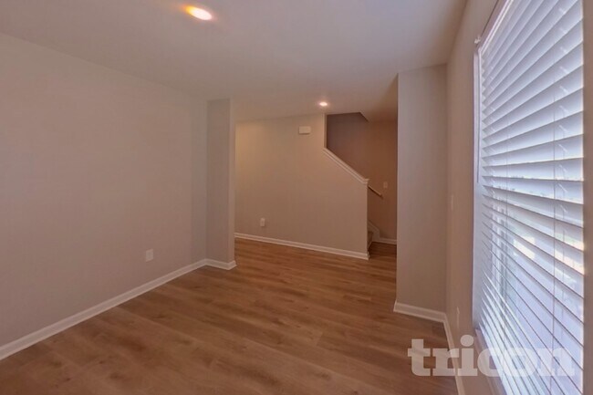 Foto del edificio - 542 Springtime Ln
