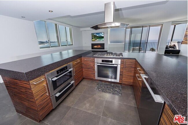 Foto del edificio - 17350 Sunset Blvd