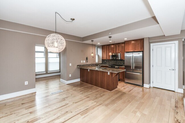 Foto del edificio - Luxury Two Bedroom near DuPont + Parking