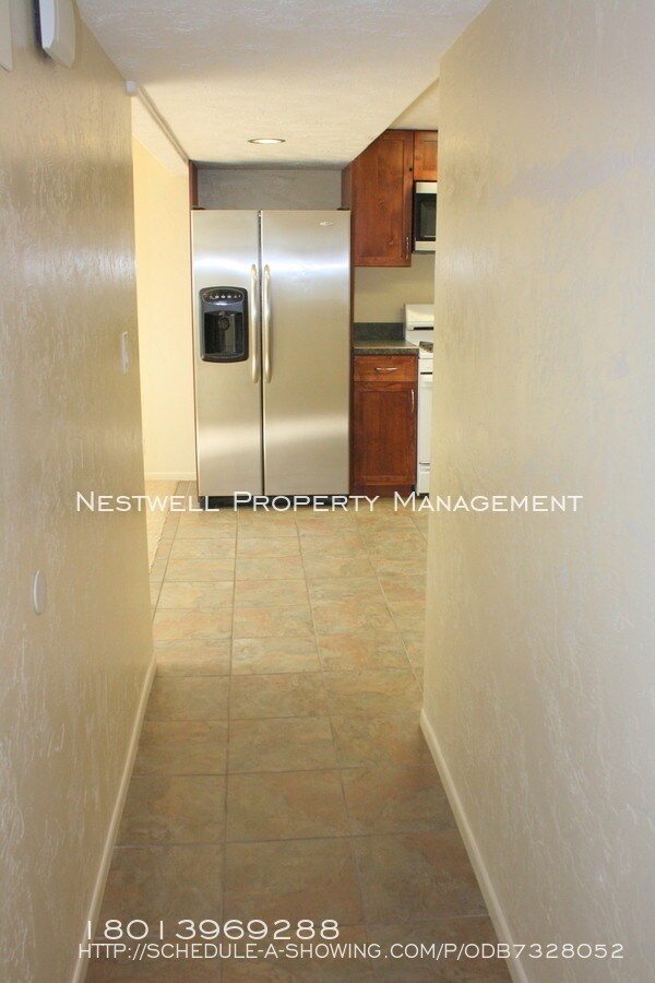 Foto del edificio - Rio Tinto Stadium Area Basement Apt.