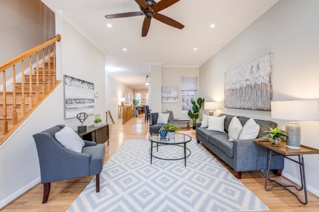 Building Photo - 27 Todd Pl NE