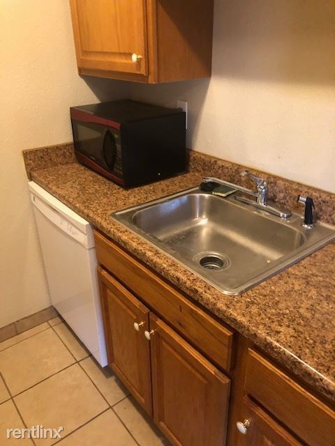 Building Photo - 1 br, 1 bath Condo - 800 W Belleview Ave 2...