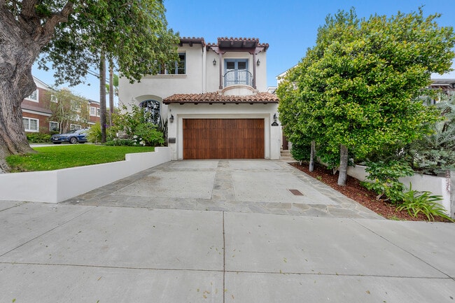 Building Photo - 1901 John St