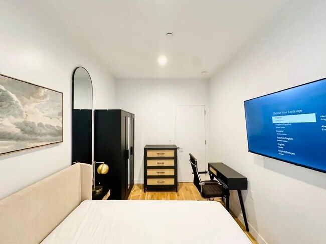 Foto del edificio - Furnished room/NOT APARTMENT