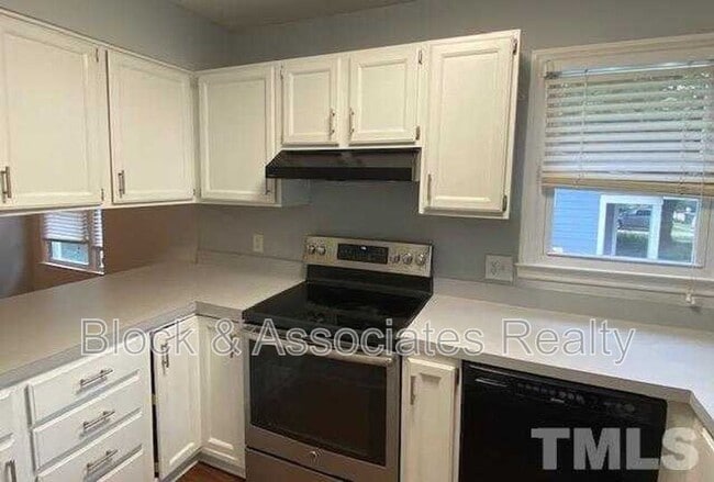 Building Photo - 3612 Pine Knoll Dr