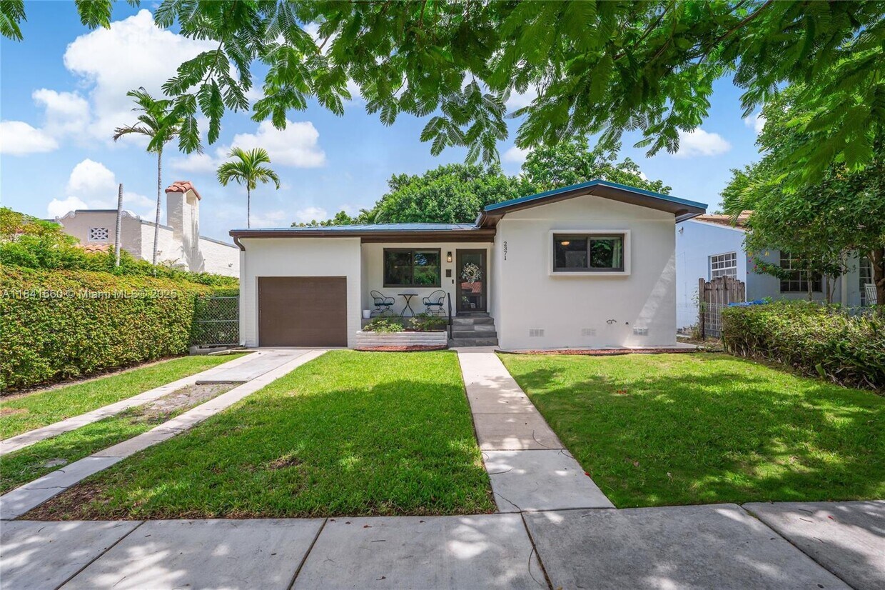 Foto principal - 2371 SW 24th Ter