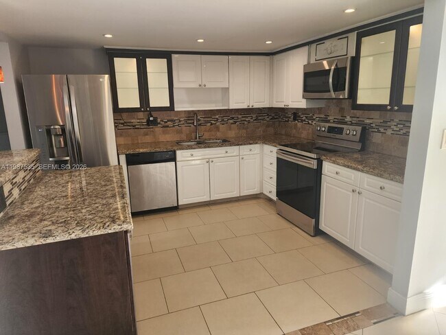 Building Photo - 537 N University Dr