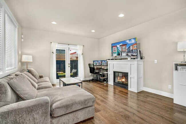 Living Room - 10232 17th Ave SW