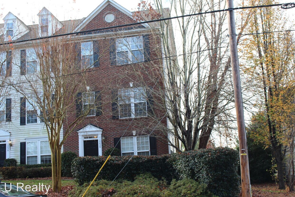 3 br, 2.5 bath House 15620 Marvin Road House Rental in Charlotte