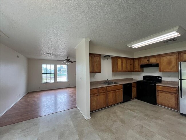 Building Photo - 107 E Moerbe
