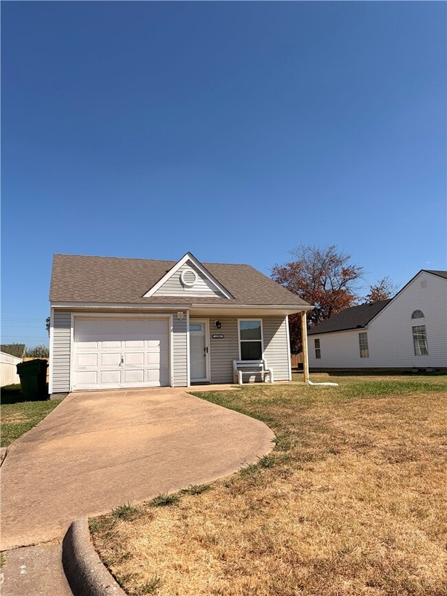 Building Photo - 1209 W Bishop Dr