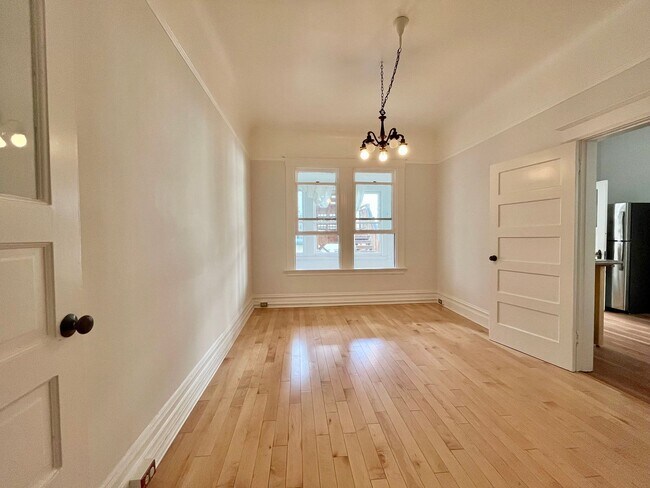 Foto del edificio - Stunning Edwardian Flat with a Backyard
