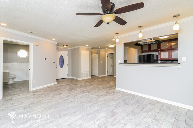 Building Photo - 3 Bedroom Home in Riverdale, GA