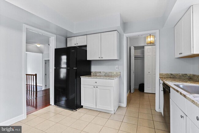 Building Photo - 10667 Muirfield Dr