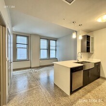 Building Photo - 306 E 12th St