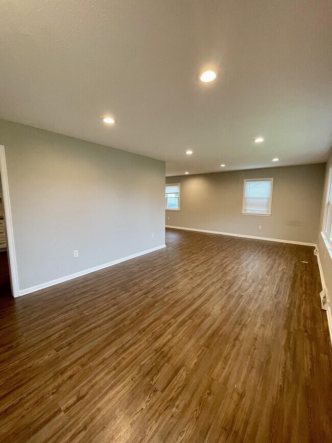Building Photo - 111 Frederick Dr