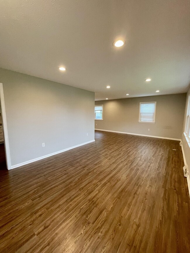 Photo - 111 Frederick Dr House