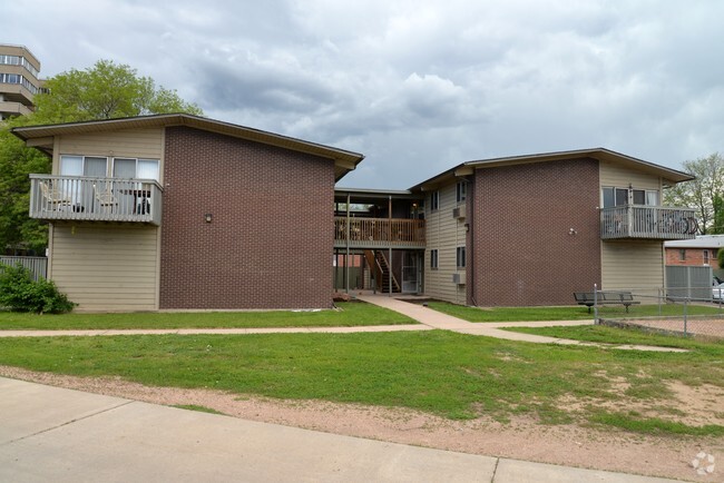 Foto del edificio - Maple Tree Apartments