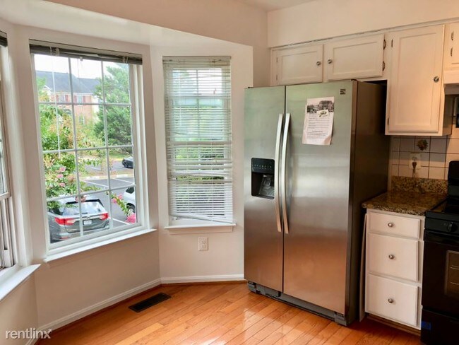 Foto del edificio - 3 br, 4 bath Townhome - 13840 Rampant Lion Ct