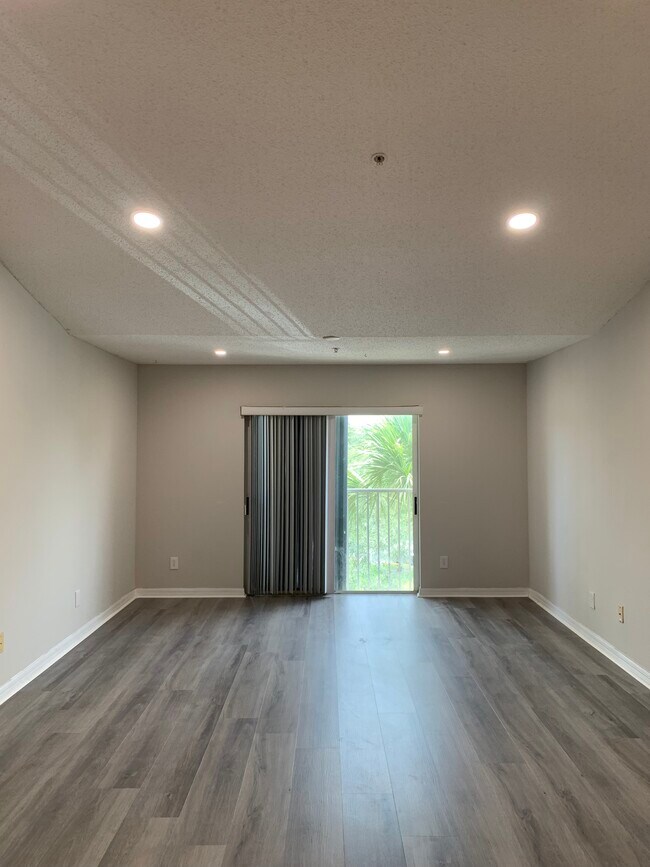 Building Photo - 9905 Westwood Dr