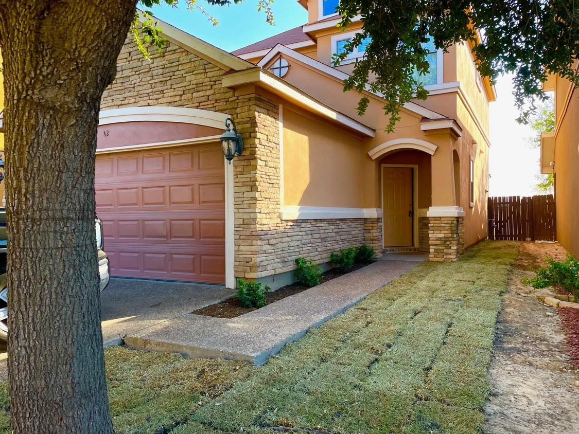 Primary Photo - 9310 Albany Dr