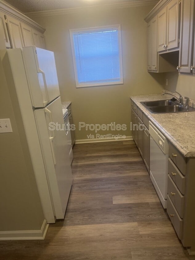 Foto del edificio - 321 W Irvine Ave