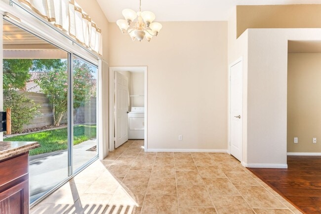 Foto del edificio - Timeless Single-Story in Gated Community!