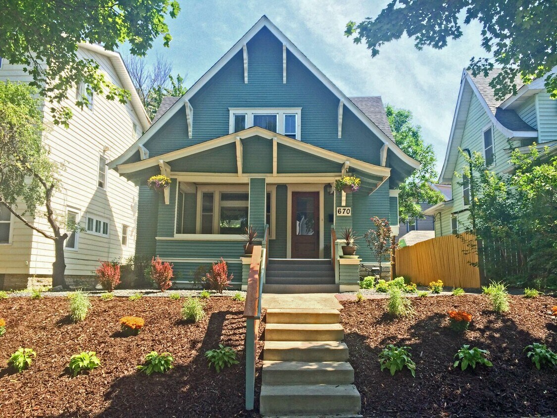 Primary Photo - SINGLE FAMILY HOME! Great Location! Laundr...