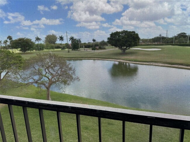 Foto del edificio - 9320 S Hollybrook Lake Dr