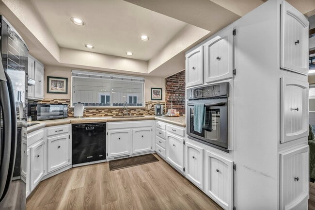 Building Photo - 1490 Foster Dr