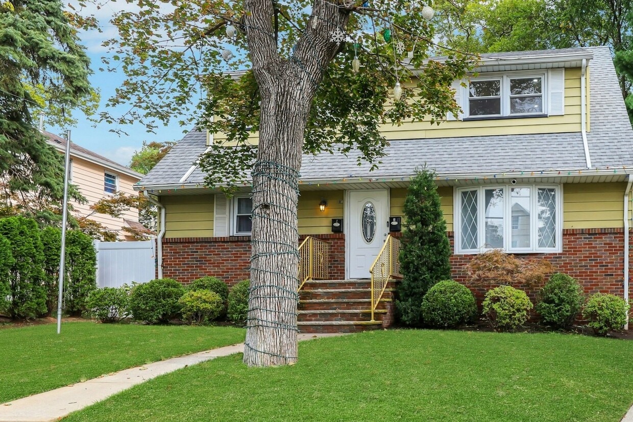 Primary Photo - 130 Mt Vernon St