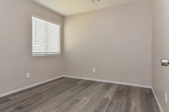 Foto del edificio - 3401 Vista Springs Way
