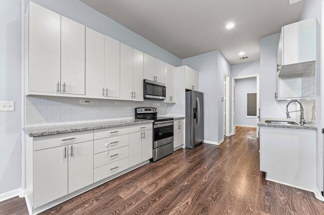 Building Photo - 18841 Elegance Ave