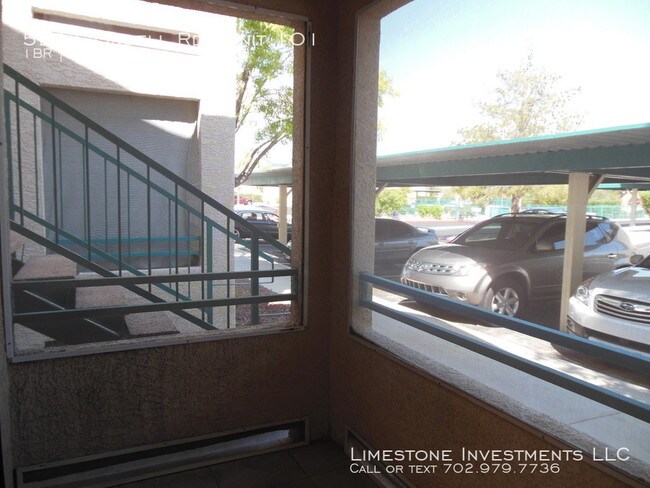 Foto del edificio - Single story unit with tile throughout.