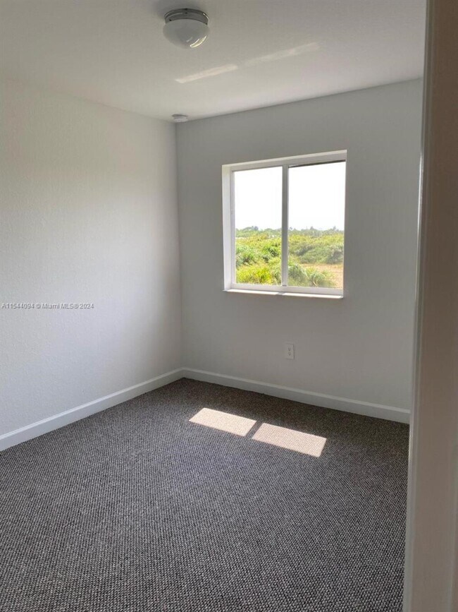 Foto del edificio - 388 NW 12th Pl