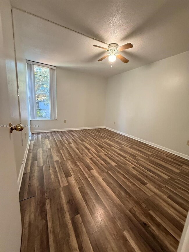 Building Photo - 210 Fontainebleau Blvd