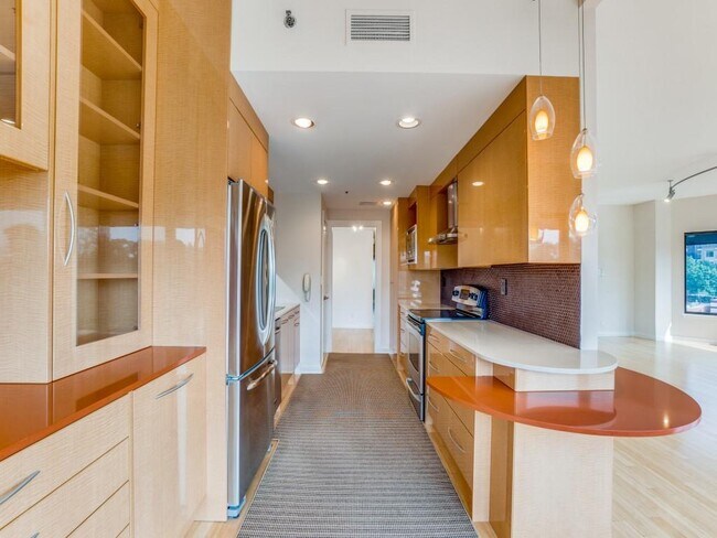 Building Photo - 3030 McKinney Ave