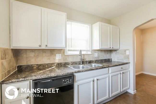 Building Photo - 5212 N Spruce Ave