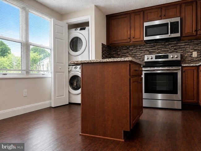 Building Photo - 5559 Hecate Ct