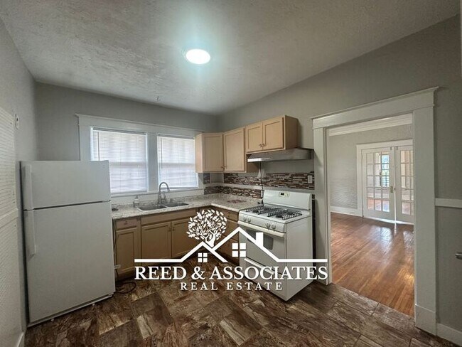 Building Photo - 3 Bedroom in Midtown!
