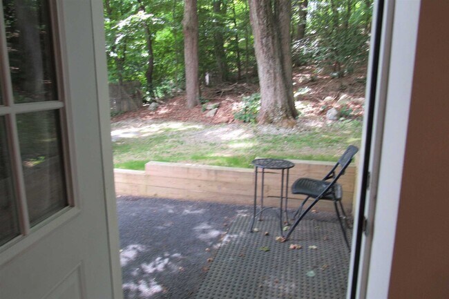 Foto del edificio - 460 Stormville Mountain Rd