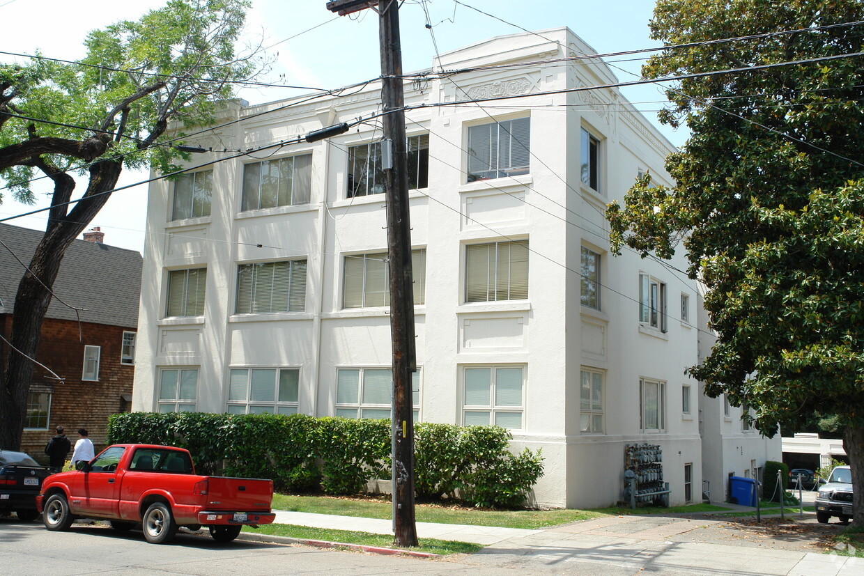 Building Photo - Thornhill Apartments