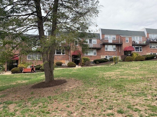 Primary Photo - 6901 Valley Ave