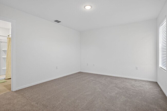 Foto del edificio - Private Master Suite for Rent – 5 Minutes from Texas A&M–San Antonio!